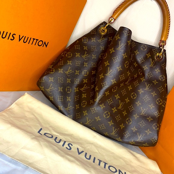 Louis Vuitton Handbags - Louis Vuitton Artsy Mm